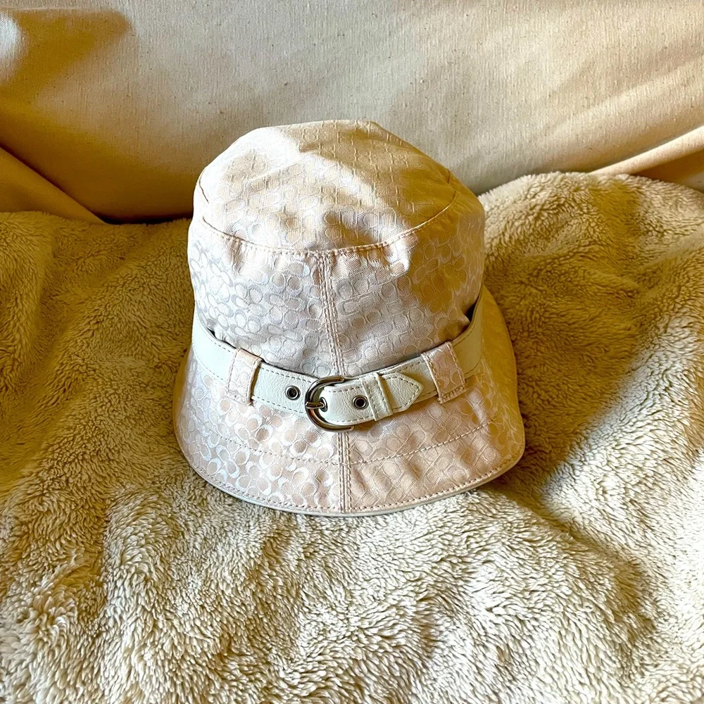 Coach cream color hat with white leather metal buckle belt. Size PS. - Picture 1 of 15